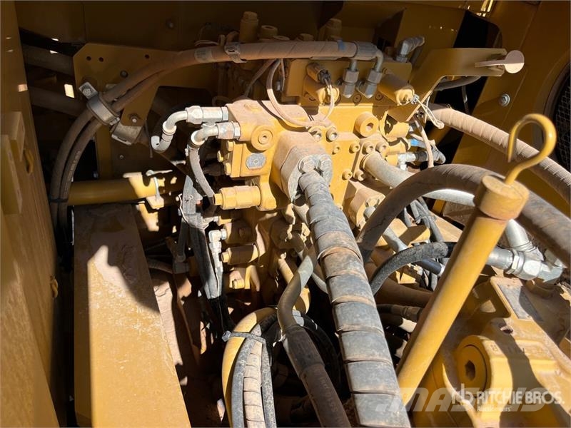 CAT 330F L Tracked Excavator Bagri goseničarji
