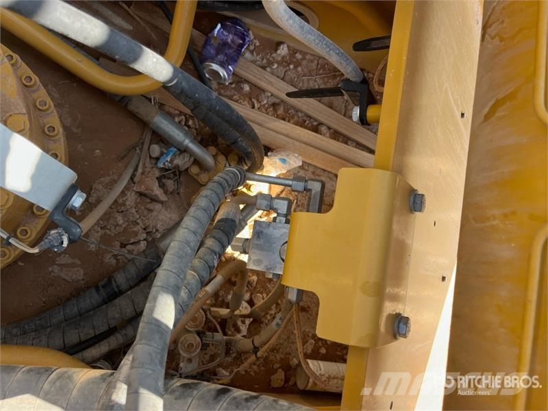 CAT 330F L Tracked Excavator Escavatori cingolati