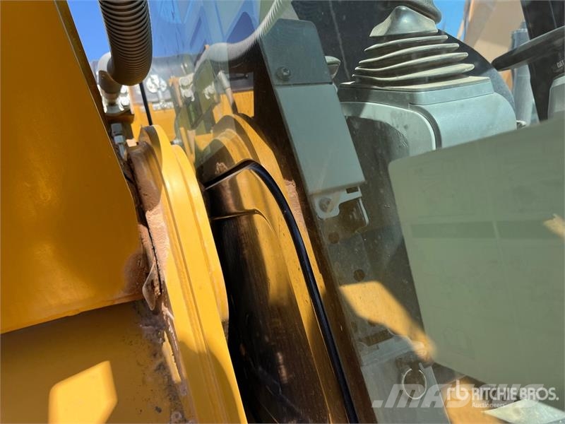 CAT 330F L Tracked Excavator Bagri goseničarji