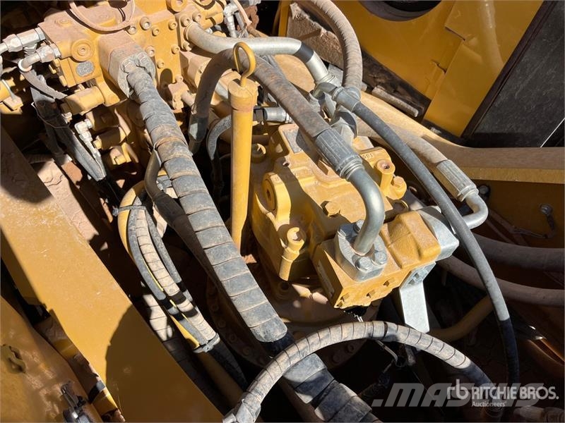 CAT 330F L Tracked Excavator Bagri goseničarji