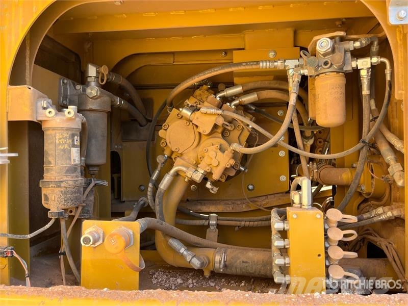 CAT 330F L Tracked Excavator Bagri goseničarji