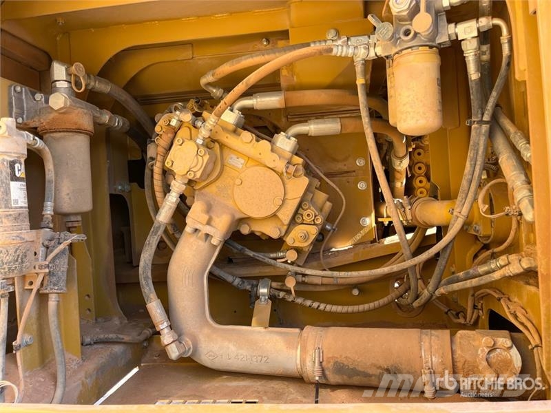 CAT 330F L Tracked Excavator Bagri goseničarji