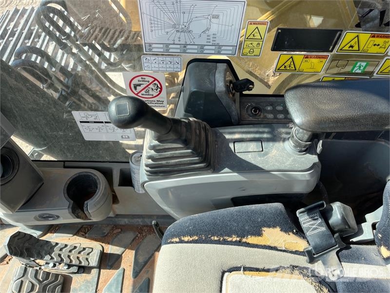 CAT 330F L Tracked Excavator Bagri goseničarji