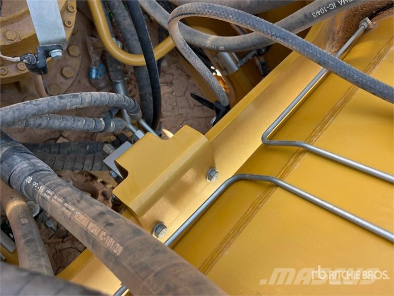 CAT 330F L Tracked Excavator Bagri goseničarji