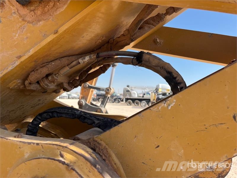 CAT 330F L Tracked Excavator Bagri goseničarji