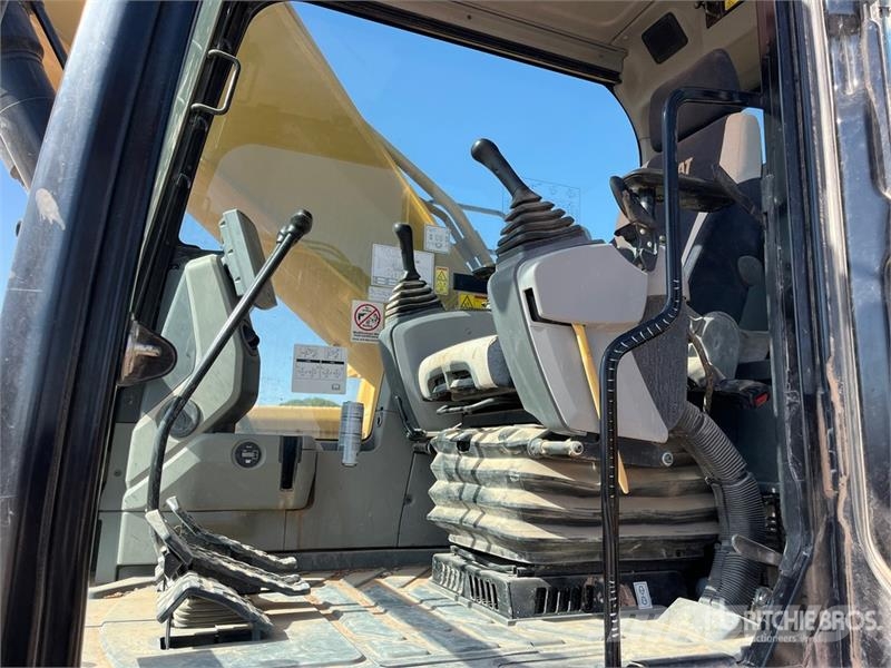 CAT 330F L Tracked Excavator Bagri goseničarji