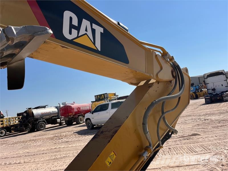 CAT 330F L Tracked Excavator Bagri goseničarji