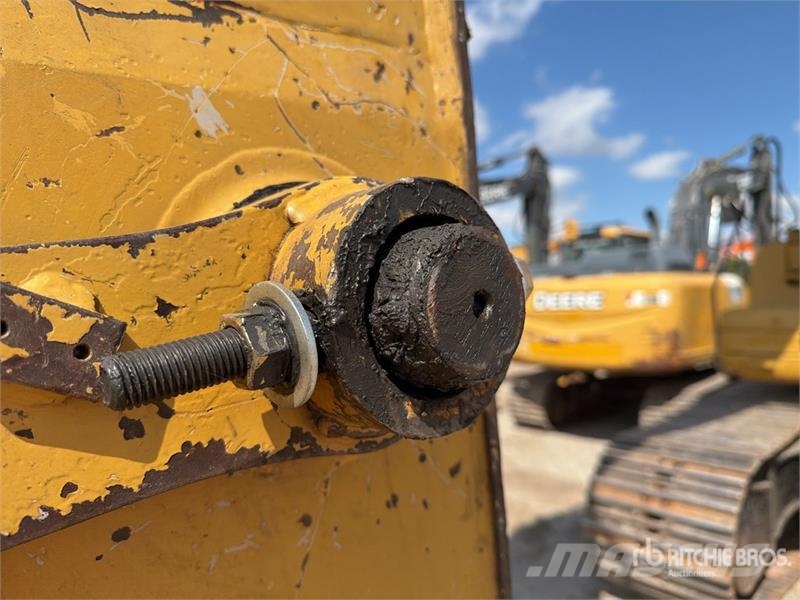 CAT 336DL Tracked Excavator Bagri goseničarji