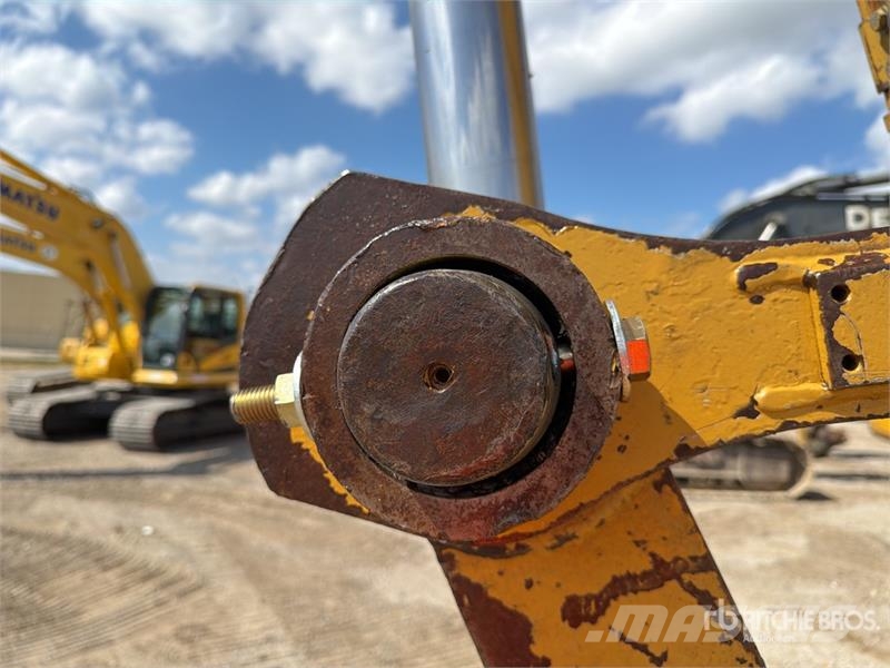 CAT 336DL Tracked Excavator Bagri goseničarji