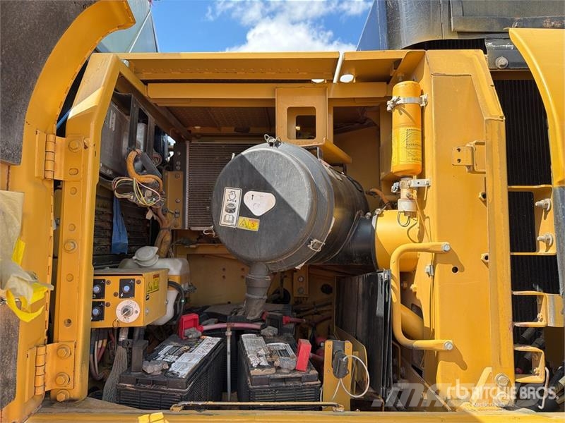 CAT 336DL Tracked Excavator Bagri goseničarji