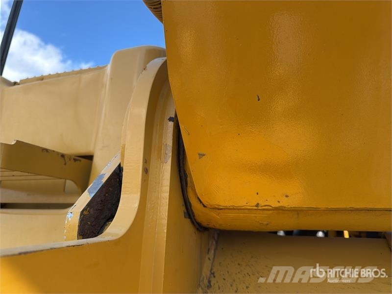 CAT 336DL Tracked Excavator Bagri goseničarji
