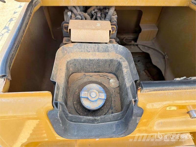 CAT 336F L Tracked Excavator Bagri goseničarji