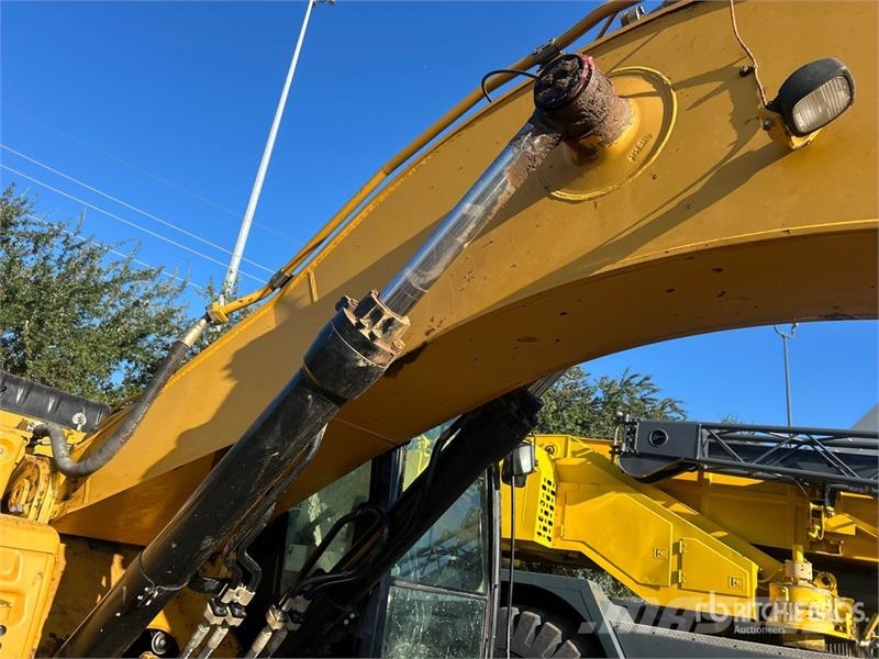 CAT 336FL Tracked Excavator Pásová rýpadla