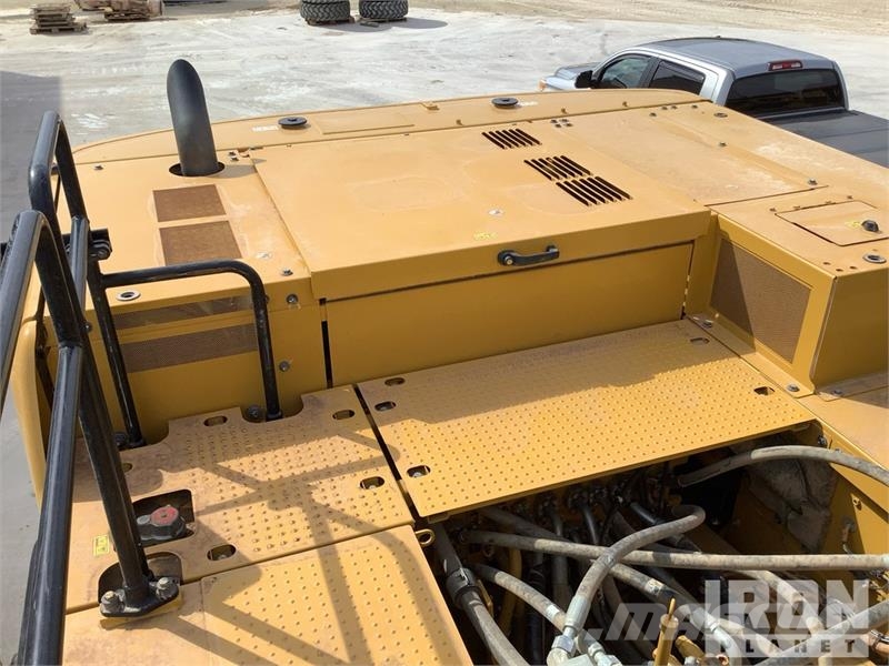 CAT 340 Tracked Excavator Kāpurķēžu ekskavatori