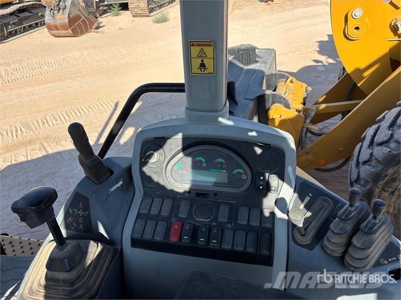 CAT 415F2 4x4 Backhoe Loader Ekskavaatorlaadurid