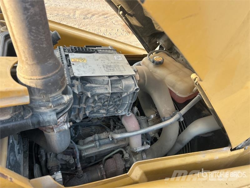CAT 415F2IL 4x4 Landscape Loader Wheel loaders