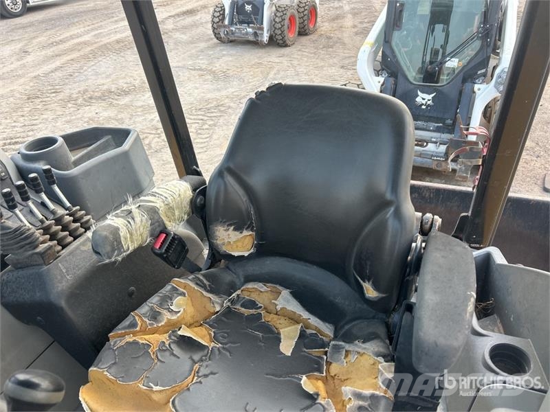 CAT 415F2IL 4x4 Landscape Loader Wheel loaders