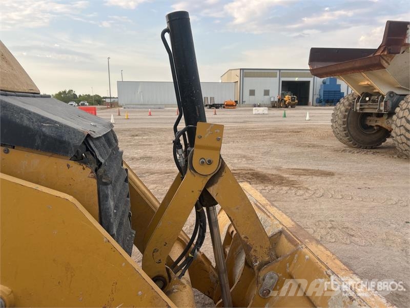 CAT 415F2IL 4x4 Landscape Loader Wheel loaders
