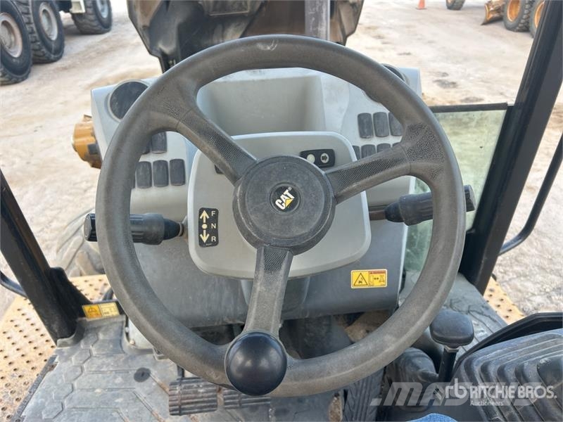 CAT 415F2IL 4x4 Landscape Loader Wheel loaders