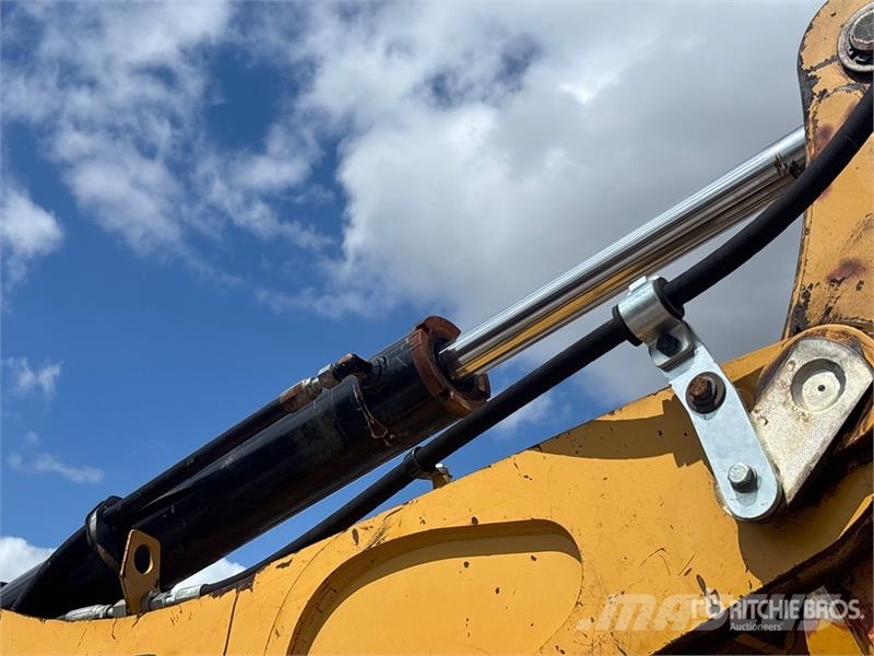 CAT 416F Rovokopači