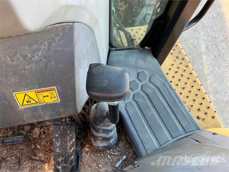 CAT 416F2 لوادر ذات جرافات عكسية