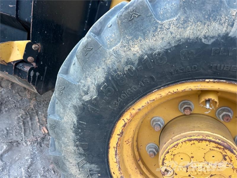 CAT 416F2 لوادر ذات جرافات عكسية