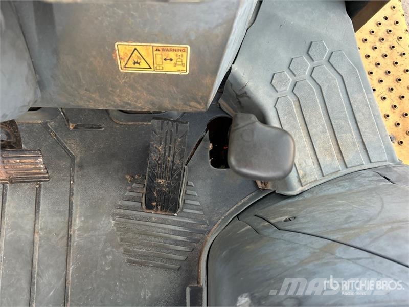 CAT 416F2 لوادر ذات جرافات عكسية
