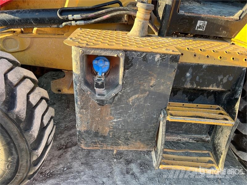 CAT 416F2 لوادر ذات جرافات عكسية