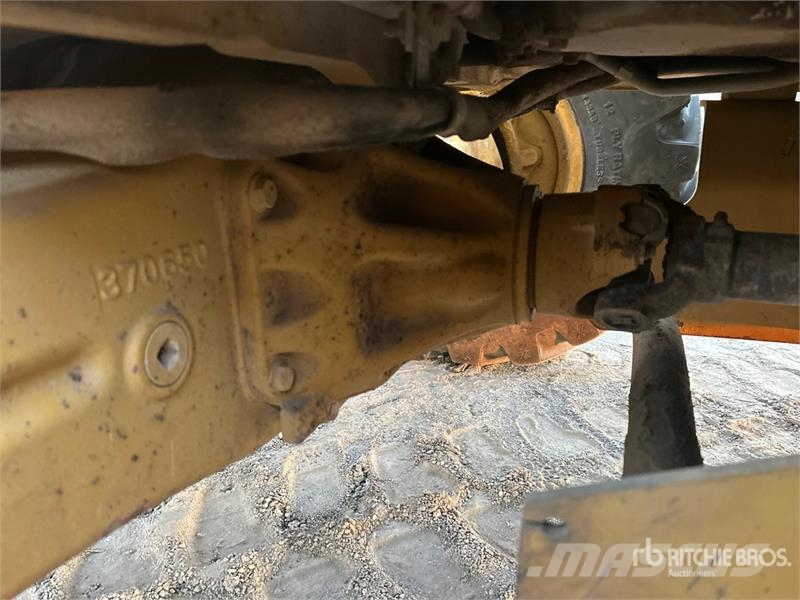 CAT 416F2 لوادر ذات جرافات عكسية