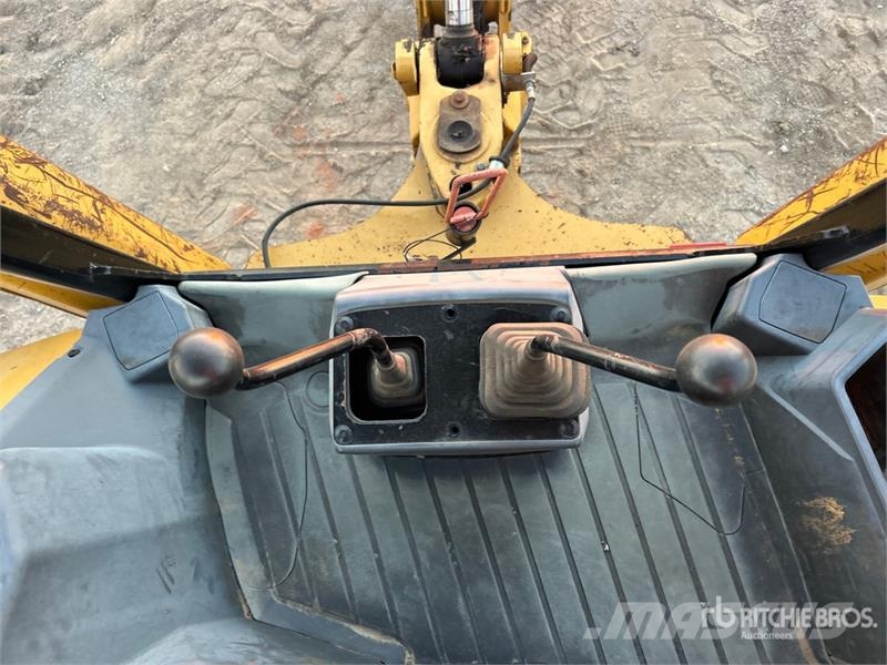 CAT 416F2 لوادر ذات جرافات عكسية