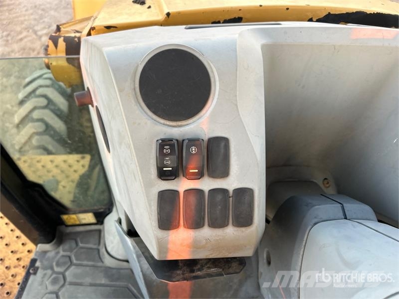 CAT 416F2 لوادر ذات جرافات عكسية