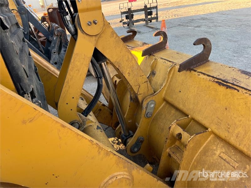 CAT 416F2 لوادر ذات جرافات عكسية