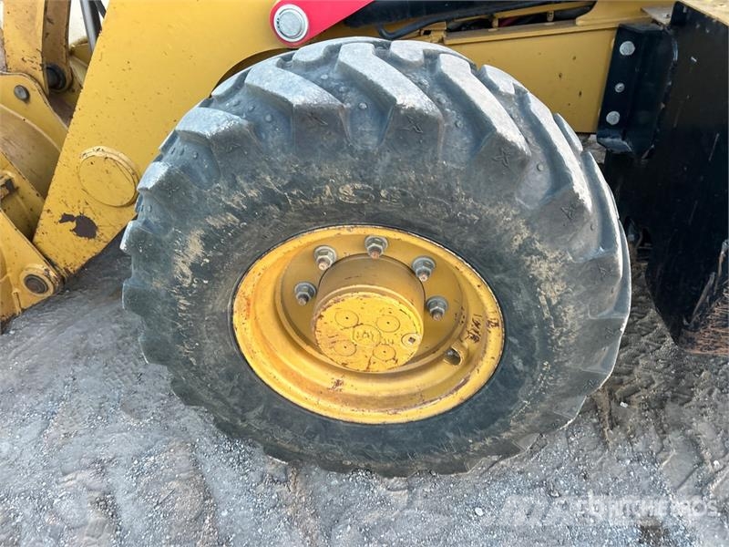 CAT 416F2 لوادر ذات جرافات عكسية