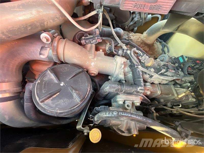 CAT 416F2 لوادر ذات جرافات عكسية