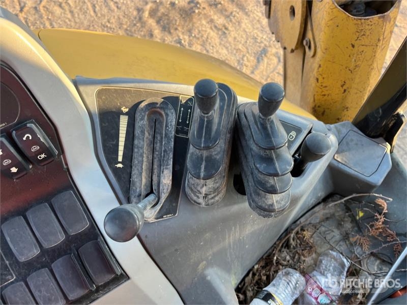 CAT 416F2 لوادر ذات جرافات عكسية
