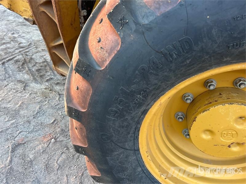 CAT 416F2 لوادر ذات جرافات عكسية