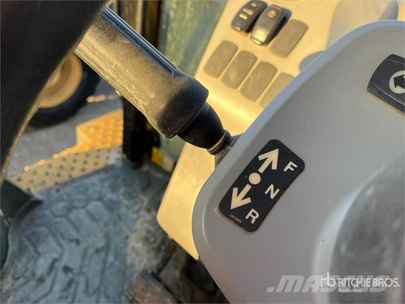 CAT 416F2 لوادر ذات جرافات عكسية