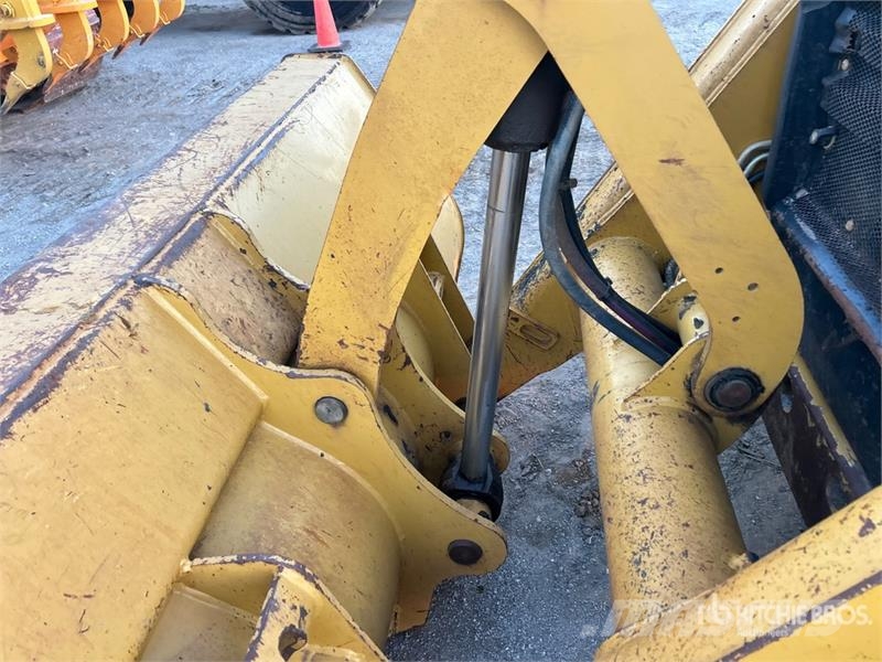 CAT 416F2 لوادر ذات جرافات عكسية