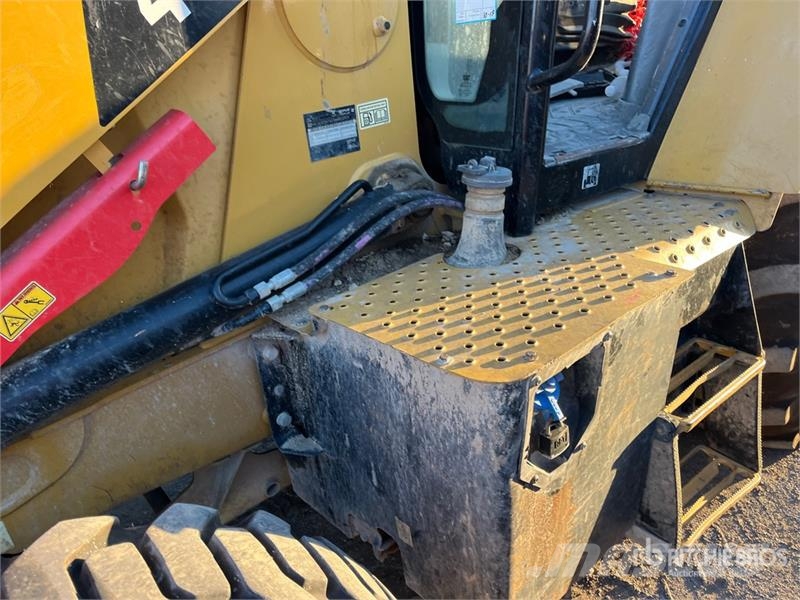 CAT 416F2 لوادر ذات جرافات عكسية