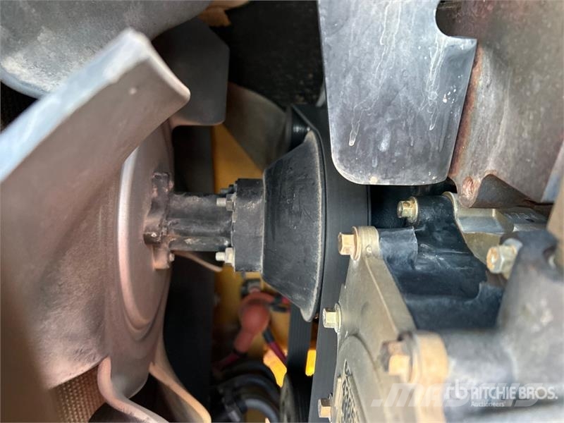 CAT 416F2 لوادر ذات جرافات عكسية