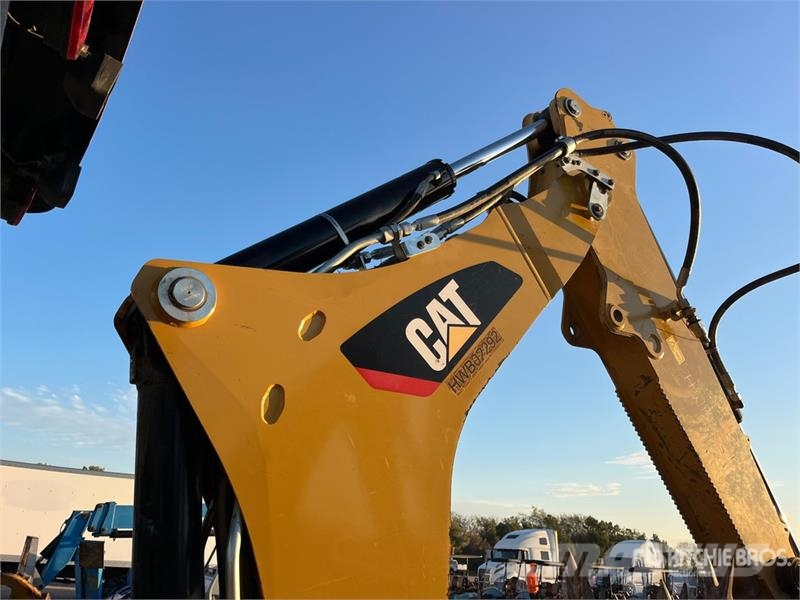 CAT 416F2 لوادر ذات جرافات عكسية