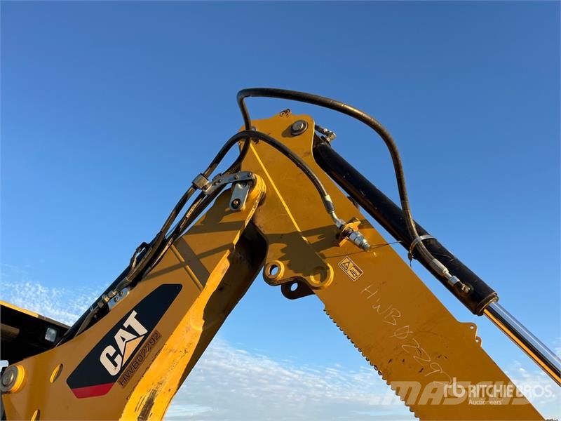 CAT 416F2 لوادر ذات جرافات عكسية