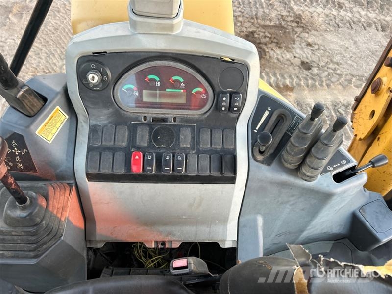 CAT 416F2 لوادر ذات جرافات عكسية