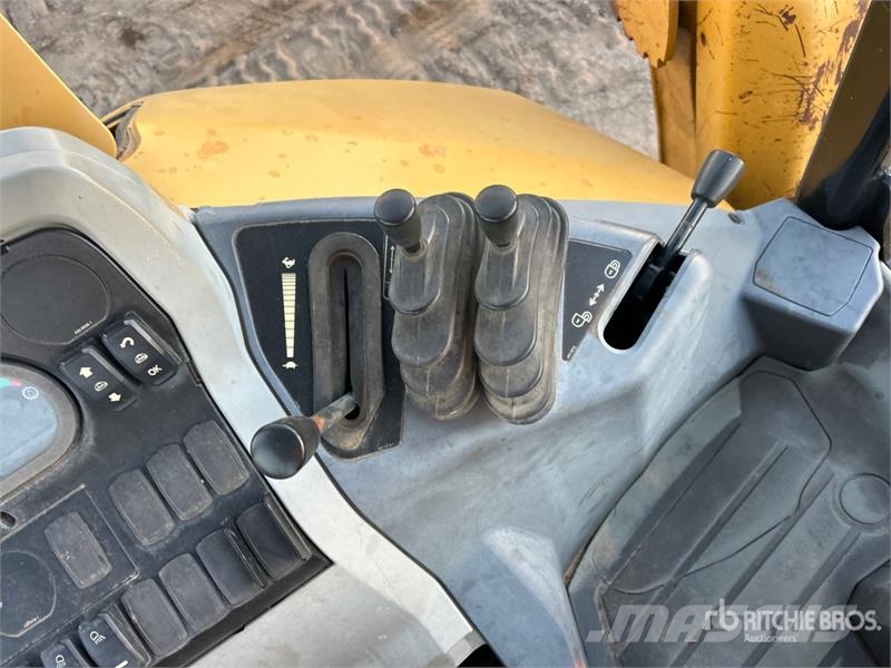 CAT 416F2 لوادر ذات جرافات عكسية