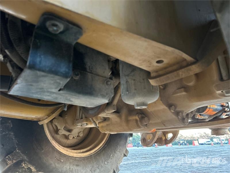 CAT 416F2 لوادر ذات جرافات عكسية