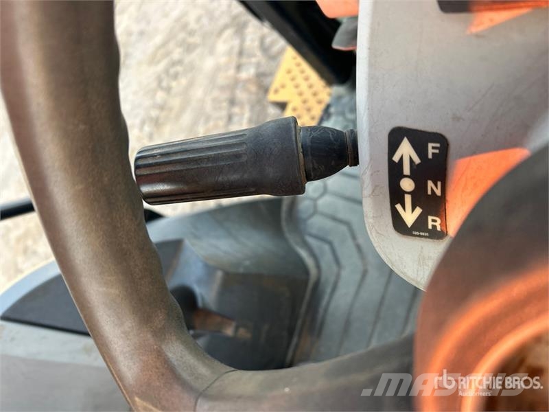 CAT 416F2 لوادر ذات جرافات عكسية