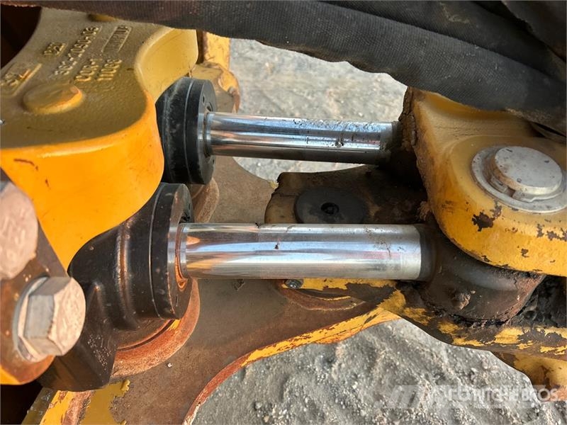 CAT 416F2 لوادر ذات جرافات عكسية