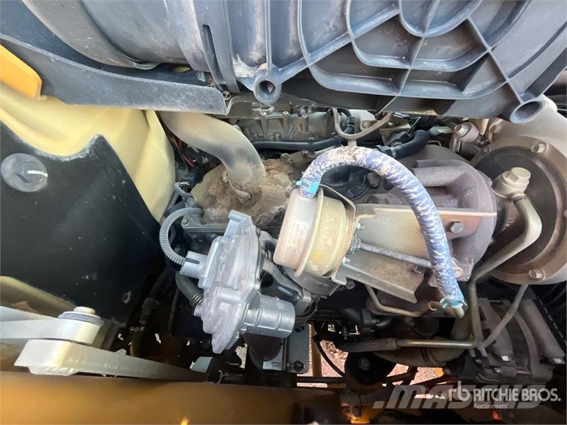 CAT 416F2 لوادر ذات جرافات عكسية