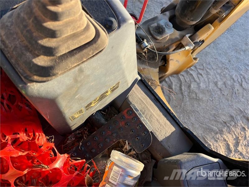 CAT 416F2 لوادر ذات جرافات عكسية