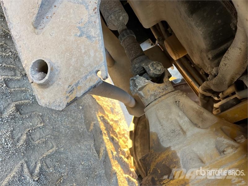 CAT 416F2 لوادر ذات جرافات عكسية
